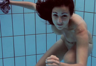 Sima Lastova steamy underwater must..
